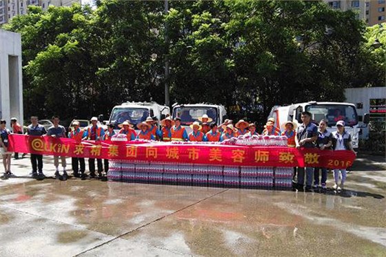 求精集團(tuán)心系城市美容師-，高溫慰問(wèn)一線(xiàn)城管衛(wèi)士和環(huán)衛(wèi)工人