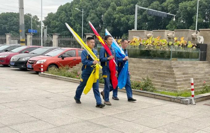 “喜氣洋洋同迎國慶，祝福綿綿共擁國旗”國慶升旗儀式順利舉行